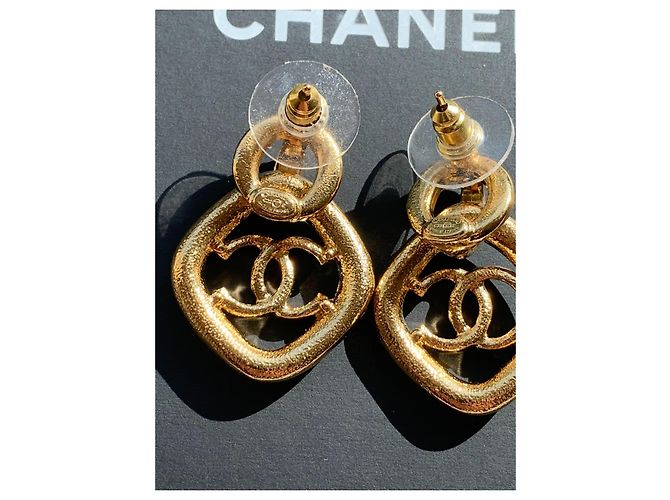 Orecchini Chanel in metallo bianco e resina - vista 5