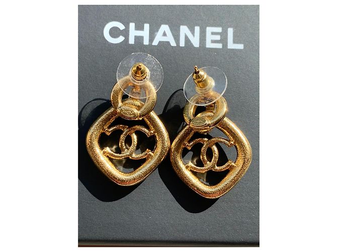 Orecchini Chanel in metallo bianco e resina - vista 6