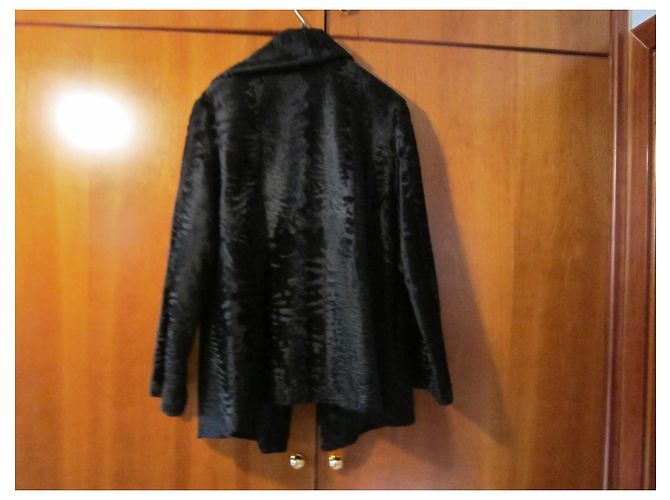 Autre Marque SWAKARA Jacke aus schwarzem persischem Schafsfell - Ansicht 2