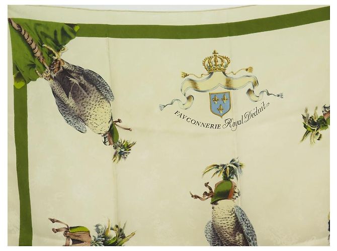 Hermès HERMES FALCONRY ROYAL DEDUCE SCIARPA CARRE DI LINARE 90 SCIARPA SPILLA IN SETA Beige - vista 2