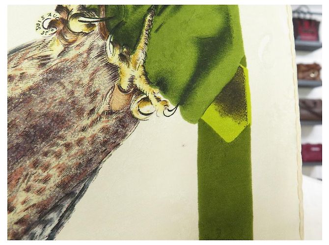 Hermès HERMES FALCONRY ROYAL DEDUCE SCIARPA CARRE DI LINARE 90 SCIARPA SPILLA IN SETA Beige - vista 7