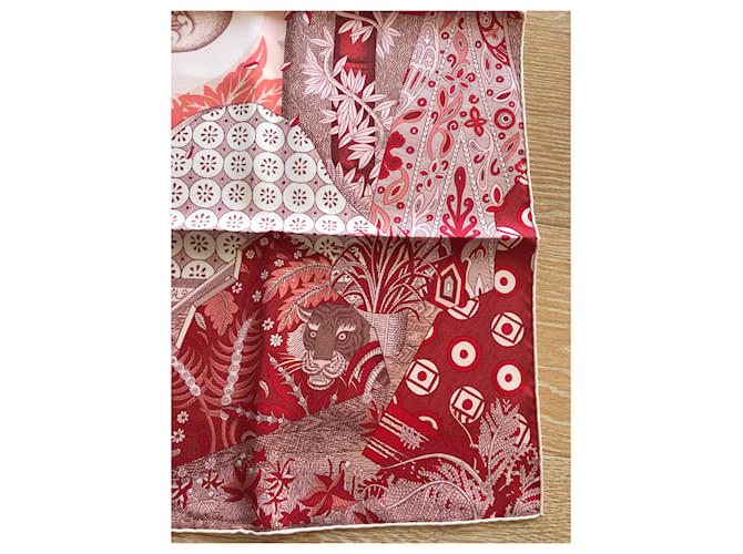 Hermès Hermes Square 90  Handlung 3 Bühne 1 Rot - Ansicht 2