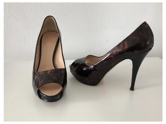 Giuseppe Zanotti Absatzschuhe aus braunem Lackleder - Ansicht 3