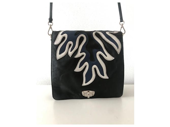 Bolsa transversal Miu Miu de couro preto com padrão de chamas - vista 11