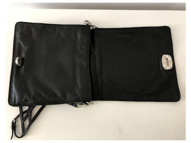 Bolsa transversal Miu Miu de couro preto com padrão de chamas - vista 5