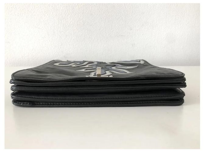 Bolsa transversal Miu Miu de couro preto com padrão de chamas - vista 8