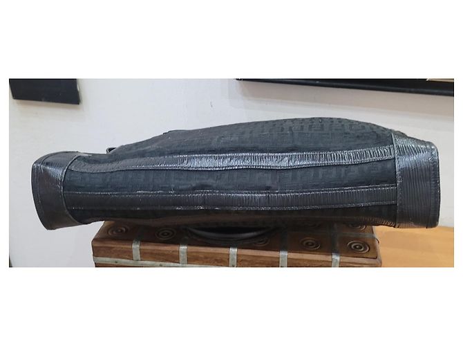Fendi Vintage schwarze Umhängetasche - Ansicht 4