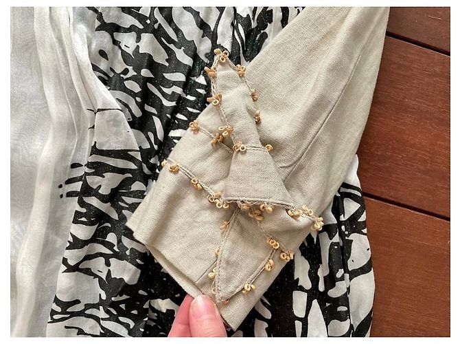 Autre Marque Trench 27 Friday em lona bege e chiffon branco - vista 4