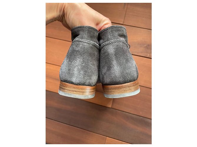 Heschung Desert Boots aus grauem Wildleder - Ansicht 5