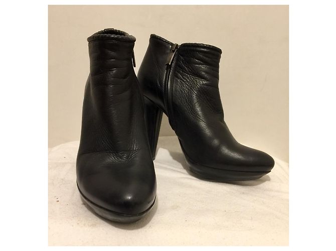 Bottega Veneta Botines negros de piel de becerro con cremalleras laterales - vista 3