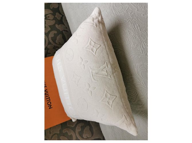 LOUIS VUITTON Coussin de plage LVACATION Beige - vue 10