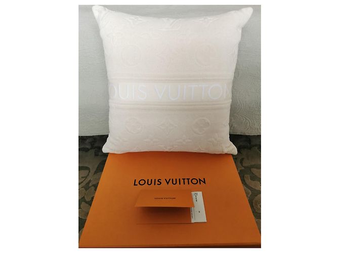 LOUIS VUITTON Coussin de plage LVACATION Beige - vue 11