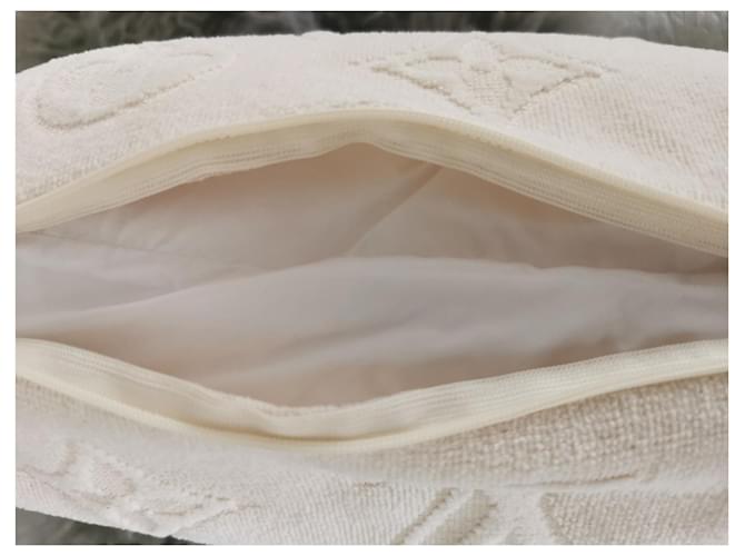 LOUIS VUITTON Coussin de plage LVACATION Beige - vue 3