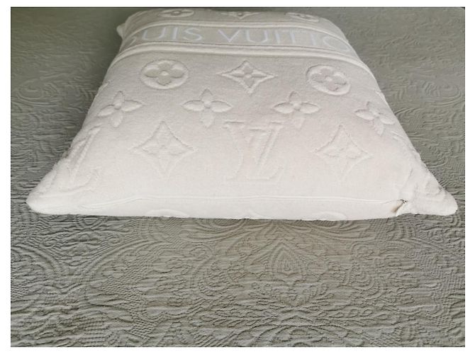 LOUIS VUITTON Coussin de plage LVACATION Beige - vue 4
