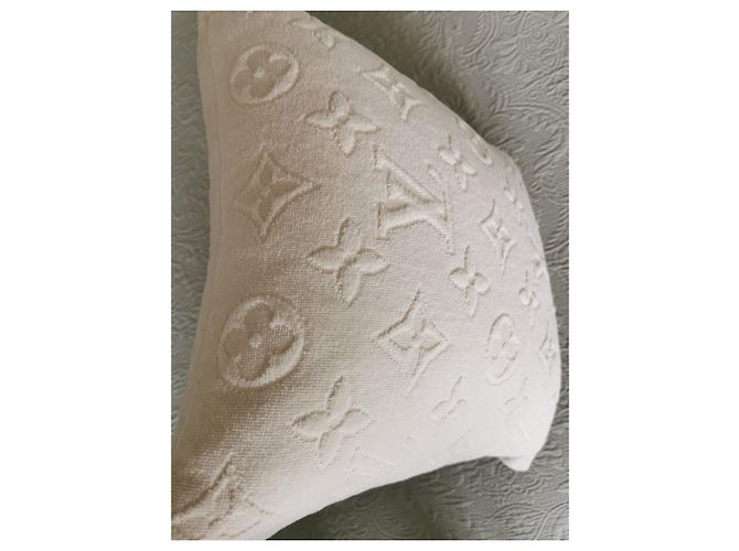 LOUIS VUITTON Coussin de plage LVACATION Beige - vue 8