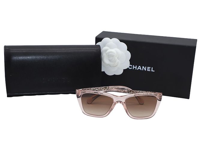 Gafas de sol rectangulares Chanel en acetato rosa - vista 2