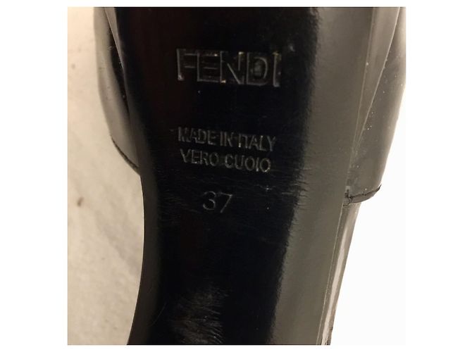 Décolleté vintage Fendi peeptoe in vernice Nero - vista 9