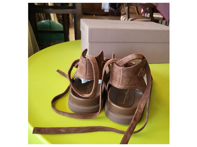 Sandali Gianvito Rossi Ibiza in scamosciato marrone 37 - vista 3