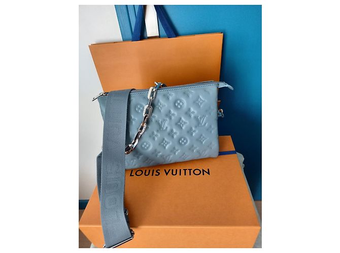 Louis Vuitton Borsa da ghiacciaio Coussin PM Bleu Blu - vista 3