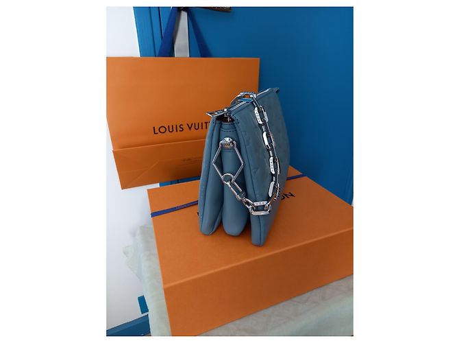 Louis Vuitton Borsa da ghiacciaio Coussin PM Bleu Blu - vista 4