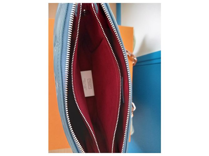 Louis Vuitton Borsa da ghiacciaio Coussin PM Bleu Blu - vista 7