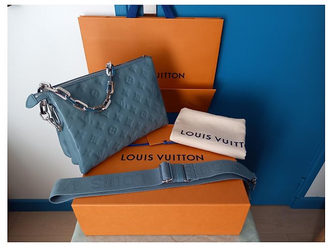 Louis Vuitton Borsa da ghiacciaio Coussin PM Bleu Blu - vista 8
