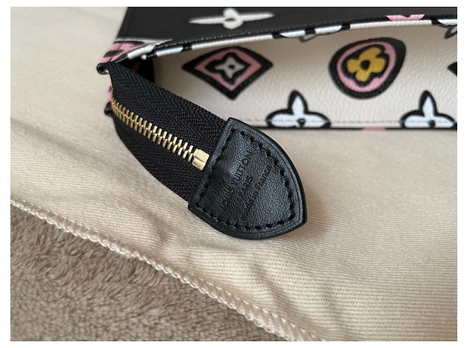 Neceser Louis Vuitton 26  colección salvaje de corazón Nuevo Negro - vista 5