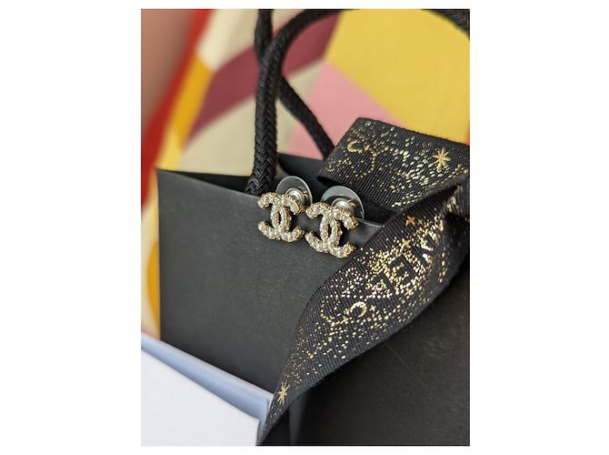 Chanel CC E18V Logo Classic Pearl Crystal GHW Pendientes caja recibo Dorado - vista 10