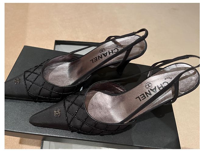 Décolleté slingback Chanel in raso nero e strass - vista 3