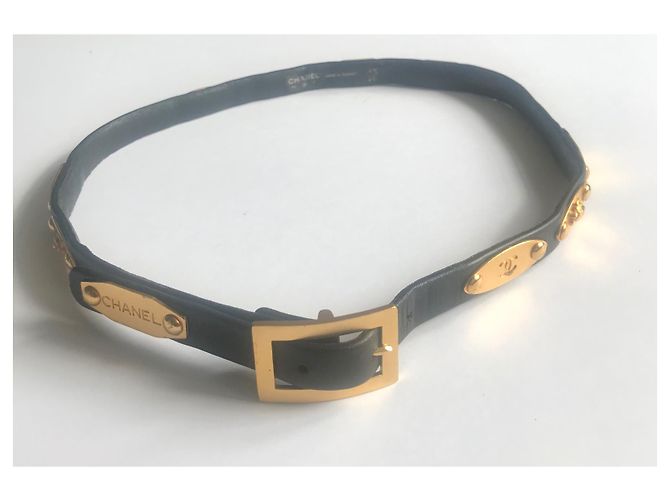 Cintura Chanel in pelle nera con charm dorati 65 cm Nero Gold hardware - vista 2