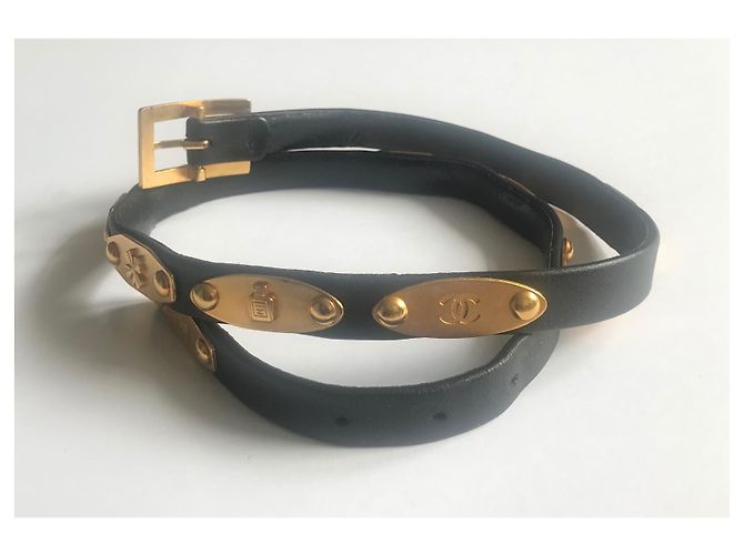 Cintura Chanel in pelle nera con charm dorati 65 cm Nero Gold hardware - vista 3
