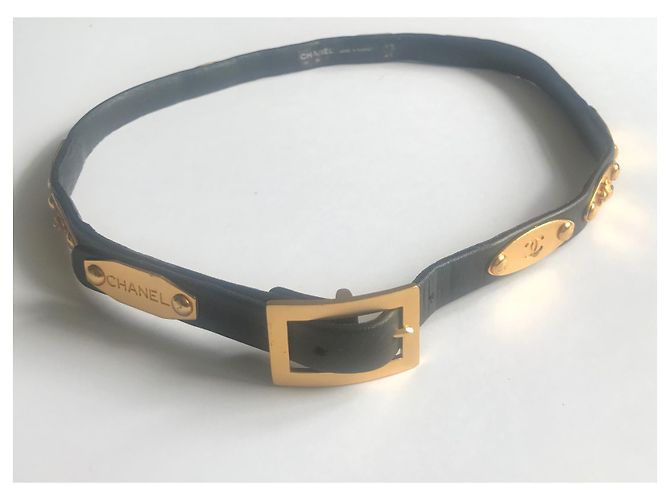 Cintura Chanel in pelle nera con charm dorati 65 cm Nero Gold hardware - vista 5