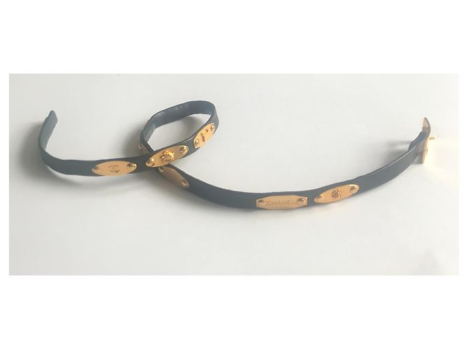 Cintura Chanel in pelle nera con charm dorati 65 cm Nero Gold hardware - vista 6