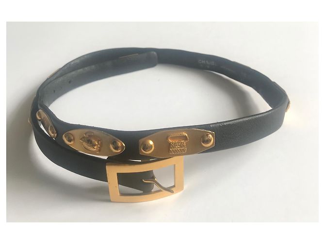 Cintura Chanel in pelle nera con charm dorati 65 cm Nero Gold hardware - vista 7