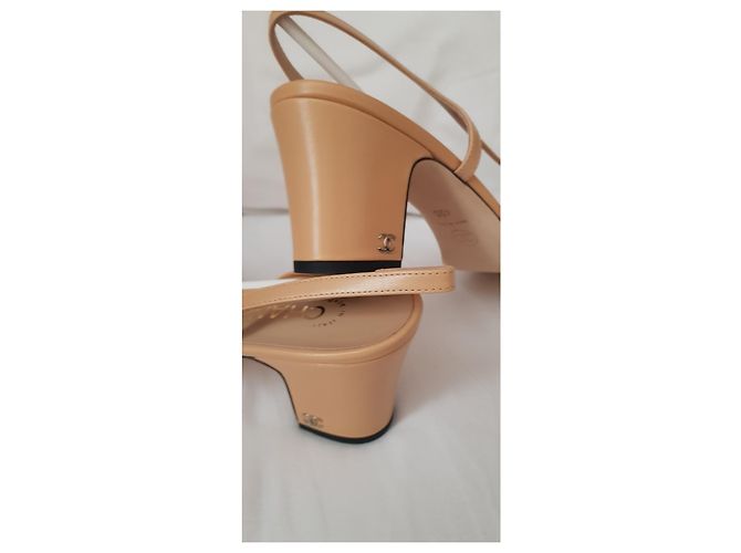 Cambon Chanel Beige/black slingback - view 7