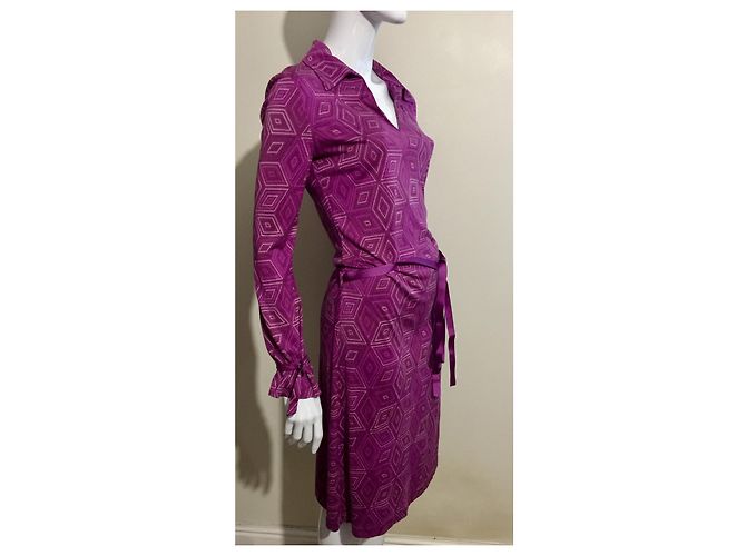 Diane Von Furstenberg DvF Vintage Kleid aus Seidenjersey mit abstraktem Muster Pink Lila - Ansicht 3