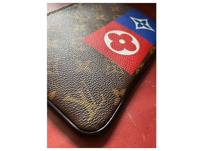 Louis Vuitton Estuche con cremallera Logo Story Monogram de edición limitada - vista 2