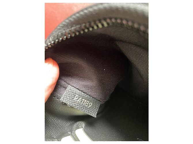 Louis Vuitton Estuche con cremallera Logo Story Monogram de edición limitada - vista 3