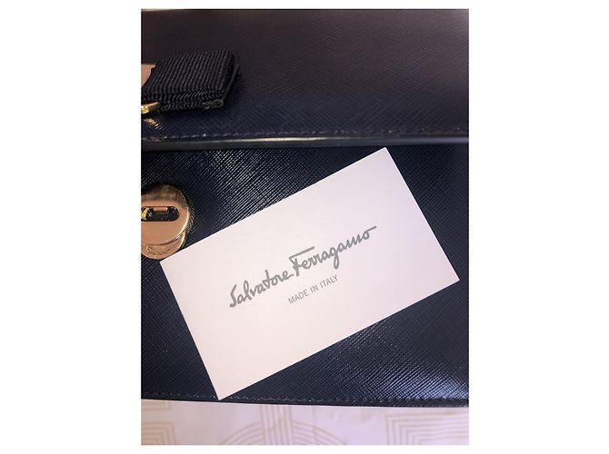 Borsa a mano Salvatore Ferragamo in pelle blu con tracolla a catena - vista 5