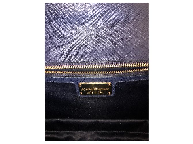 Borsa a mano Salvatore Ferragamo in pelle blu con tracolla a catena - vista 6
