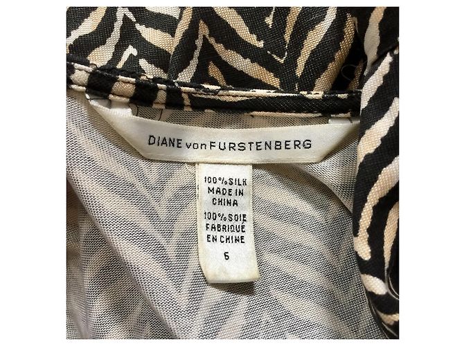 Diane Von Furstenberg Vestido de seda vintage DvF com padrão chevron/upperr Multicor - vista 4