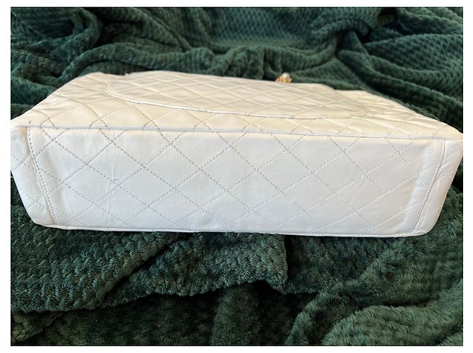 Timeless Chanel Maxi-Logo-Klappe Weiß - Ansicht 13