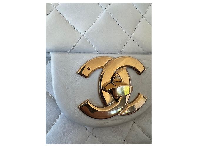 Timeless Chanel Maxi-Logo-Klappe Weiß - Ansicht 2
