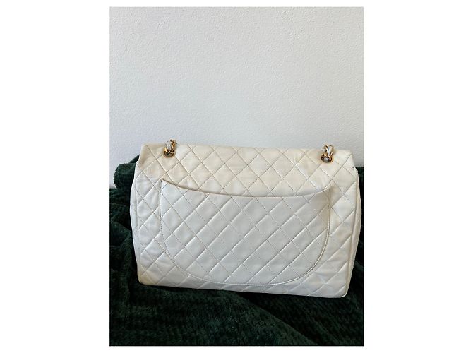 Timeless Chanel Maxi-Logo-Klappe Weiß - Ansicht 4