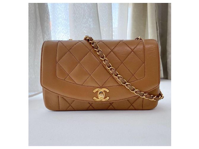 Chanel Diana Borsa Piccola in Agnello Trapuntata Bronzo - vista 3