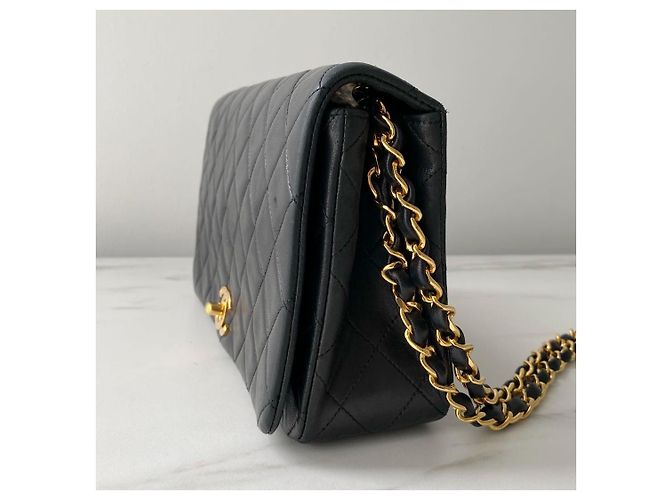 Timeless Chanel Bolso de hombro de piel de cordero acolchada negro - vista 5