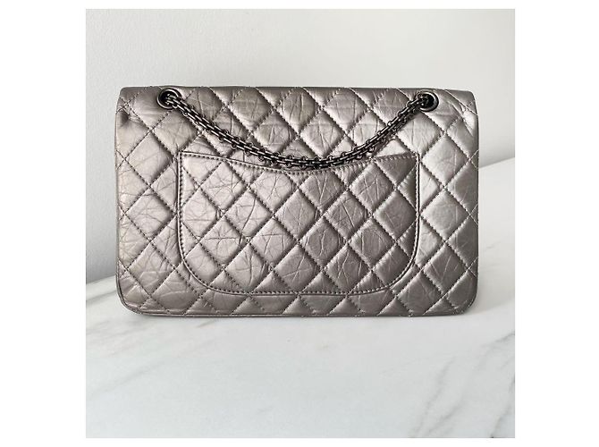 Chanel 2.55 Reissue em couro de vitelo acolchoado prateado 227 Prata - vista 3