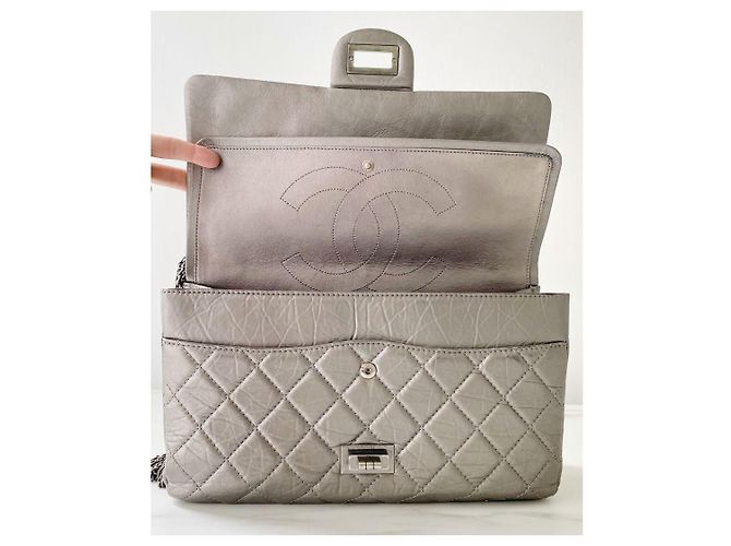 Chanel 2.55 Reissue em couro de vitelo acolchoado prateado 227 Prata - vista 9