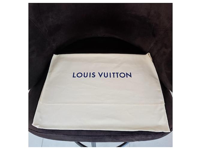 Louis Vuitton oltre la Luna Rosa - vista 17