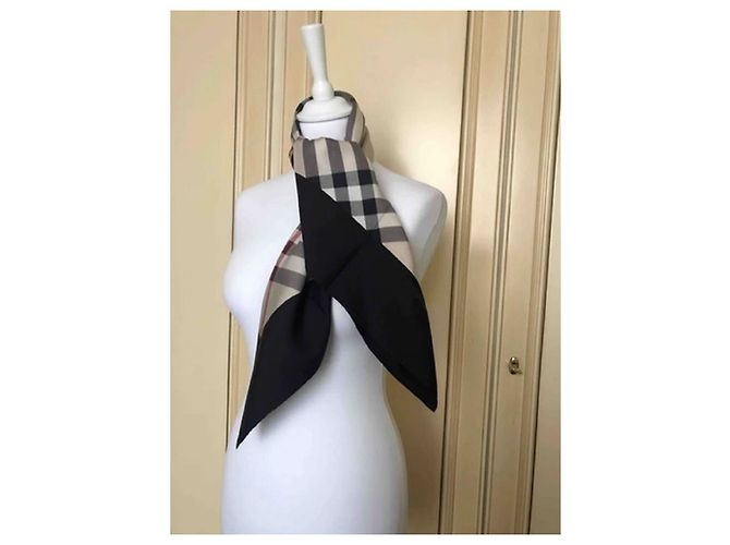 Burberry Seidenschal mit Check Print und schwarzer Kontur - Ansicht 6